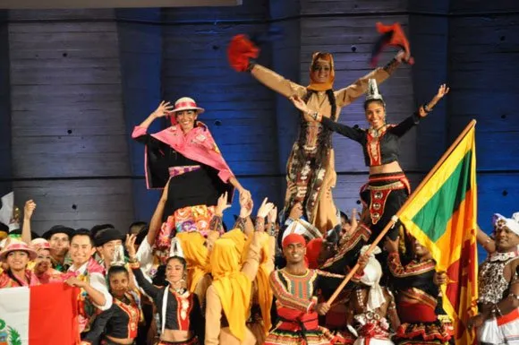 Sama-Goodness-Rhythm-Troupe-performs-at-the-Cultures-croisees-en-Ile-de-France,-Paris-as-part-of-the-Festival-de-Montoire-III