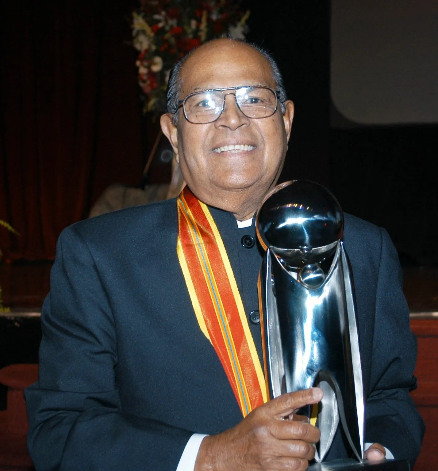 DrAnandaGuruge1-e1421478344296