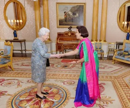 images-presentation_of_credentials_web-450×372