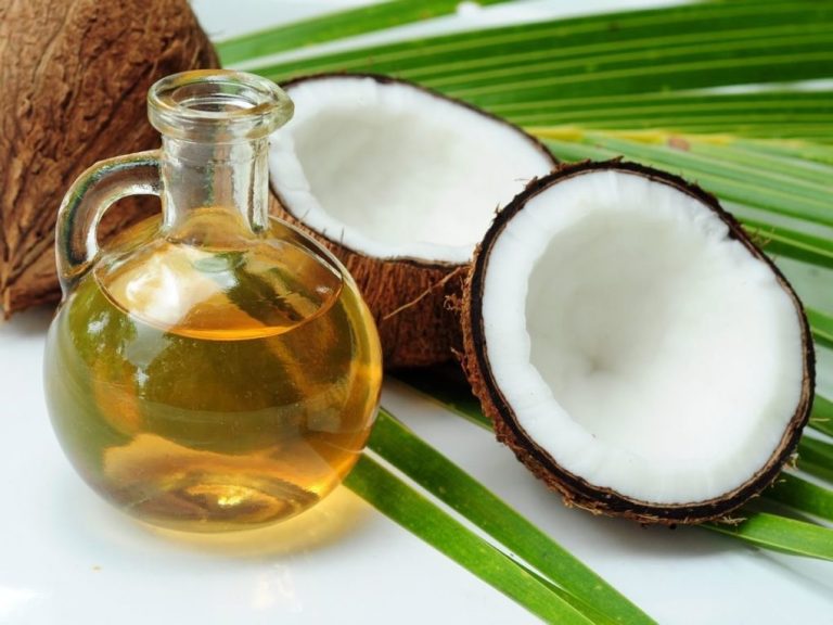 Coconut-and-Coconut-Oil-1020×765-768×576