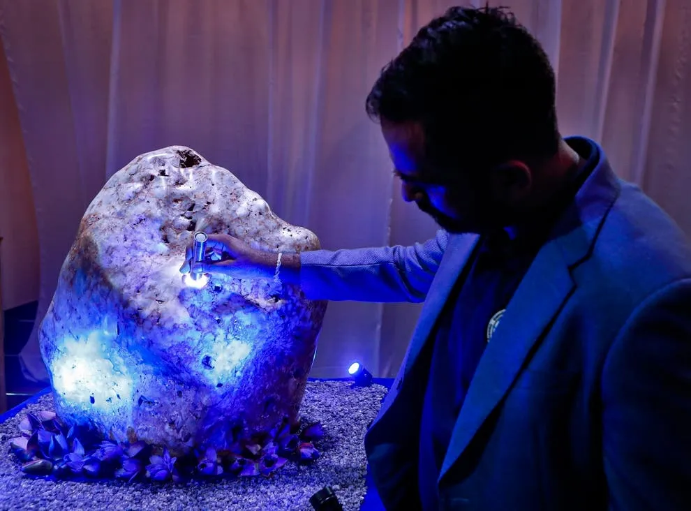 Sri_Lanka_Gemstone_54155